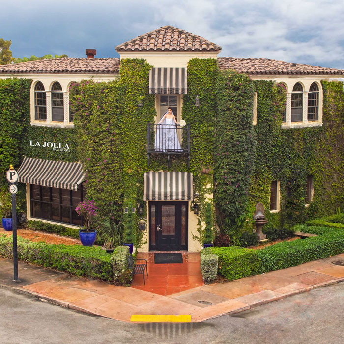 exterior of La Jolla Ballroom with bride on the balcony